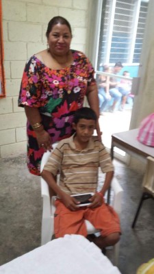 Ni una cirugía detuvo sueño de niño diputado