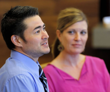 El hombre 'embarazado' no logra divorciarse