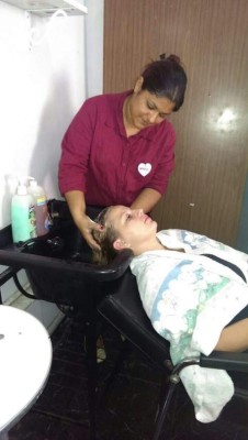 Lucha para tener una cadena de salas de belleza