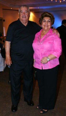 Napoleón Larach celebra su natalico