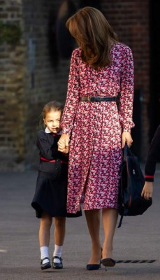 Princesa Charlotte inicia 'muy ilusionada' su primer día de escuela