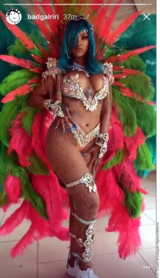 Rihanna enloquece las redes con su cambio de 'look'