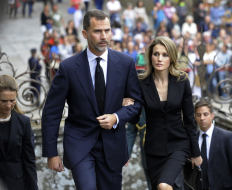 Emotivo funeral recuerda a víctimas y a héroes de accidente de tren en España