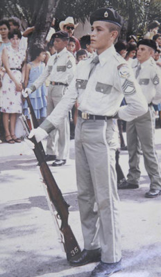 El álbum privado de la infancia y juventud de Juan Orlando Hernández