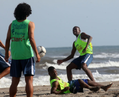 Selección de Honduras entrena en las playas de Puerto Cortés