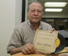 'Nos hicieron cantar en la embajada para darnos la visa”