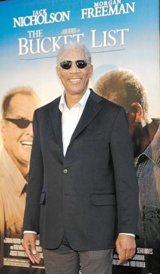 Morgan Freeman, fracturado pero 'de buen ánimo”