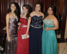 Brindis por los nuevos bachilleres