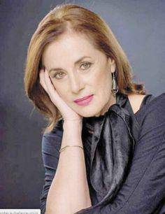  En 1974 debutó en la televisión con la telenovela <i>Extraño en su pueblo</i> y en 1998 logró su proyección internacional protagonizando<b> </b><i><b>El privilegio de amar</b></i>. A ésta le siguieron otras como <i>Abrázame muy fuerte</i>, <i>Amor real</i>, <i>Inocente de ti,</i> <i>Peregrina y</i> <i><b>Mundo de fieras</b></i>. Entre sus proyectos más recientes están las series de televisión <i>El vuelo de la Victoria, </i><i><b>La candidata</b></i><b> </b>y <i>Corazón que miente. </i>