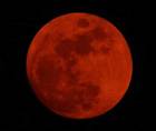 La observación de un eclipse lunar se puede hacer a simple vista.