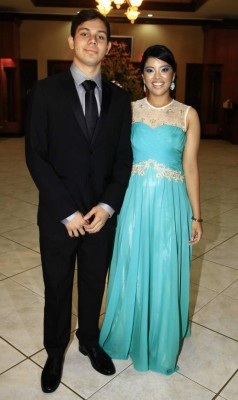 Gala, brindis y festejo juvenil