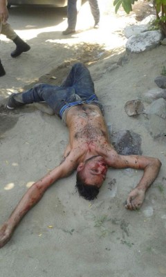 Vecinos propinan golpiza a supuesto robacarros