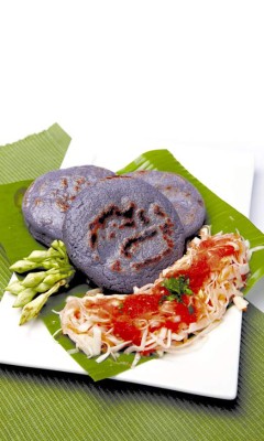 Minipupusas moradas de loroco