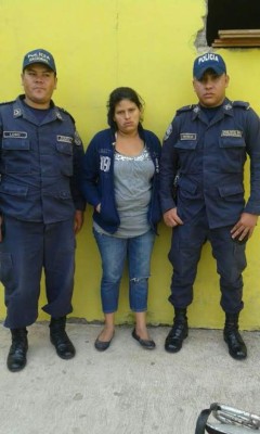 A prisión mujer que lanzó a su bebita a un pozo malacate