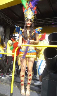 Colorido y belleza en desfile de carrozas y comparsas de La Ceiba