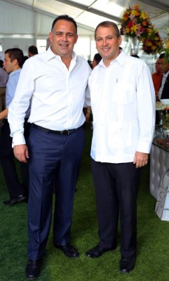 Histórico brindis por el proyecto Panorama