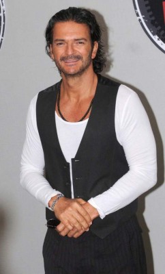 Famosos reciben con rituales el 2016