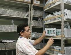 DEI licitará fabricación de 200 mil placas para distribuirlas en enero