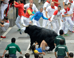 Vea las impresionantes fotos de una cornada en encierro de San Fermín