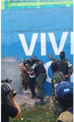 Trasladan a 378 reos del penal sampedrano a 'El Pozo'