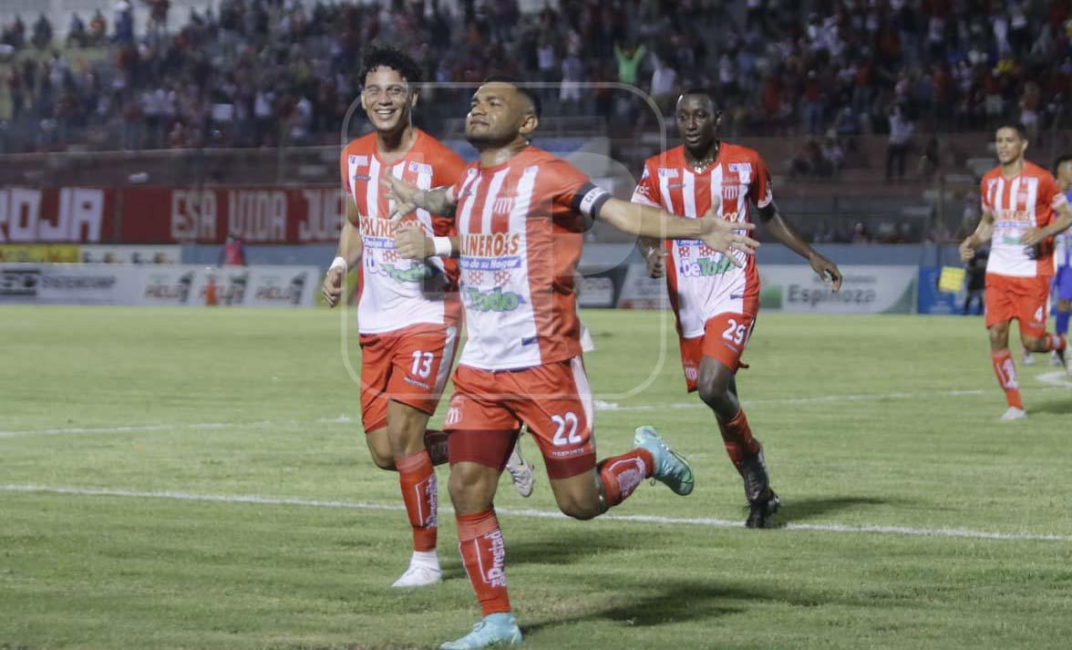 Alexander Aguilar se encargó de marcar el primer gol del derbi de La Ceiba.