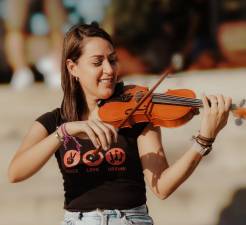 Fernández ha sido un ejemplo notorio de que a través de la música se puede salvar la niñez y juventud en Honduras.