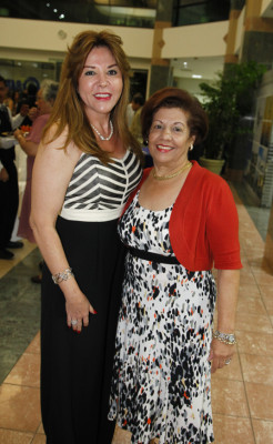 Ana María Alemán recibe reconocimiento