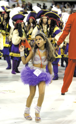 La samba se apodera del carnaval de Río