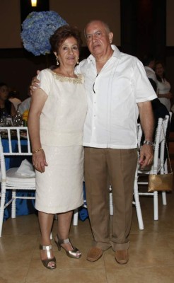 Rennée Ruiz y Gustavo Canahuati se prometen amor