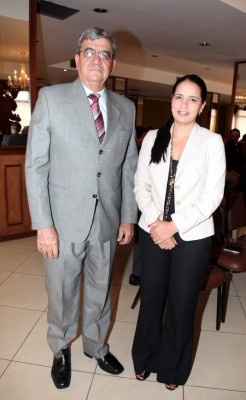 Guillermo Gonzales Arica presentó su obra literaria