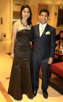 Amena velada juvenil por graduados de la New Horizon