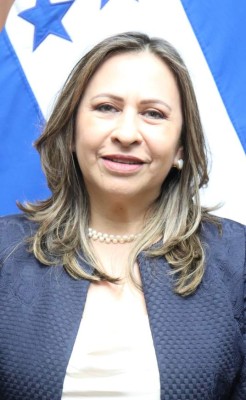 Cancillería hondureña juramenta a cuatro nuevos embajadores