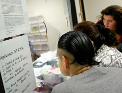 Consulado urge a migrantes hondureños a reinscribirse al TPS