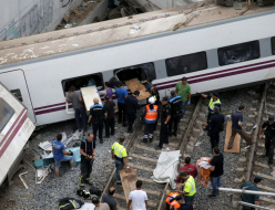 Unos 80 muertos y uno 130 heridos al descarrilarse tren en España
