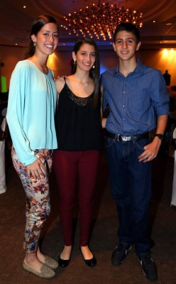 Napoleón Larach celebra su natalico