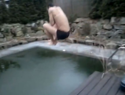 Vídeo de alemán que cae en piscina helada causa furor