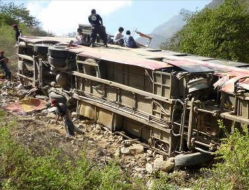 Al menos 26 muertos y 15 heridos en un accidente de autobús en Colombia