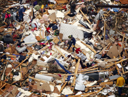 Diez tornados en Texas deja al menos seis muertos y 100 heridos
