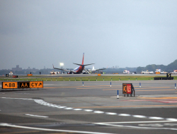 Avión aterriza en Nueva York sin tren de aterrizaje y con 11 heridos leves