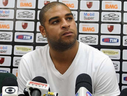 Adriano firma contrato con el Flamengo