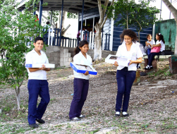 Venden donas para pagar a maestros