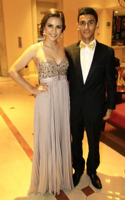 Amena velada juvenil por graduados de la New Horizon