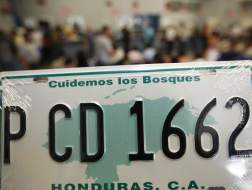 Presidente Lobo propone que placas se elaboren en cárceles de Honduras