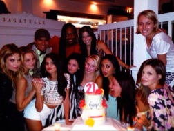 Selena Gómez celebra sus 21 años