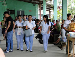 Empleados por contrato retornan a sus labores