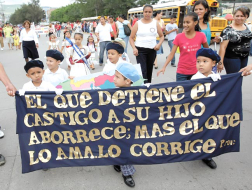 Pequeñitos dan cátedra de civismo en Tegucigalpa