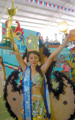 Ritmo, sabor y colorido en VI Feria Hispana