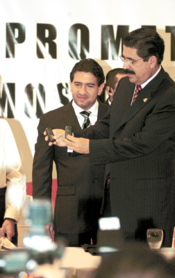 Escándalo sacude al gobierno de Mel Zelaya