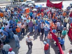 Con gas lacrimógeno disipan manifestación de trabajadores de Hondutel
