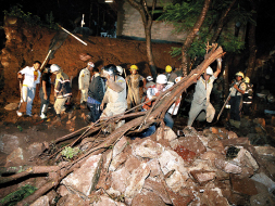 Dos hermanos murieron al caer muro en Tegucigalpa